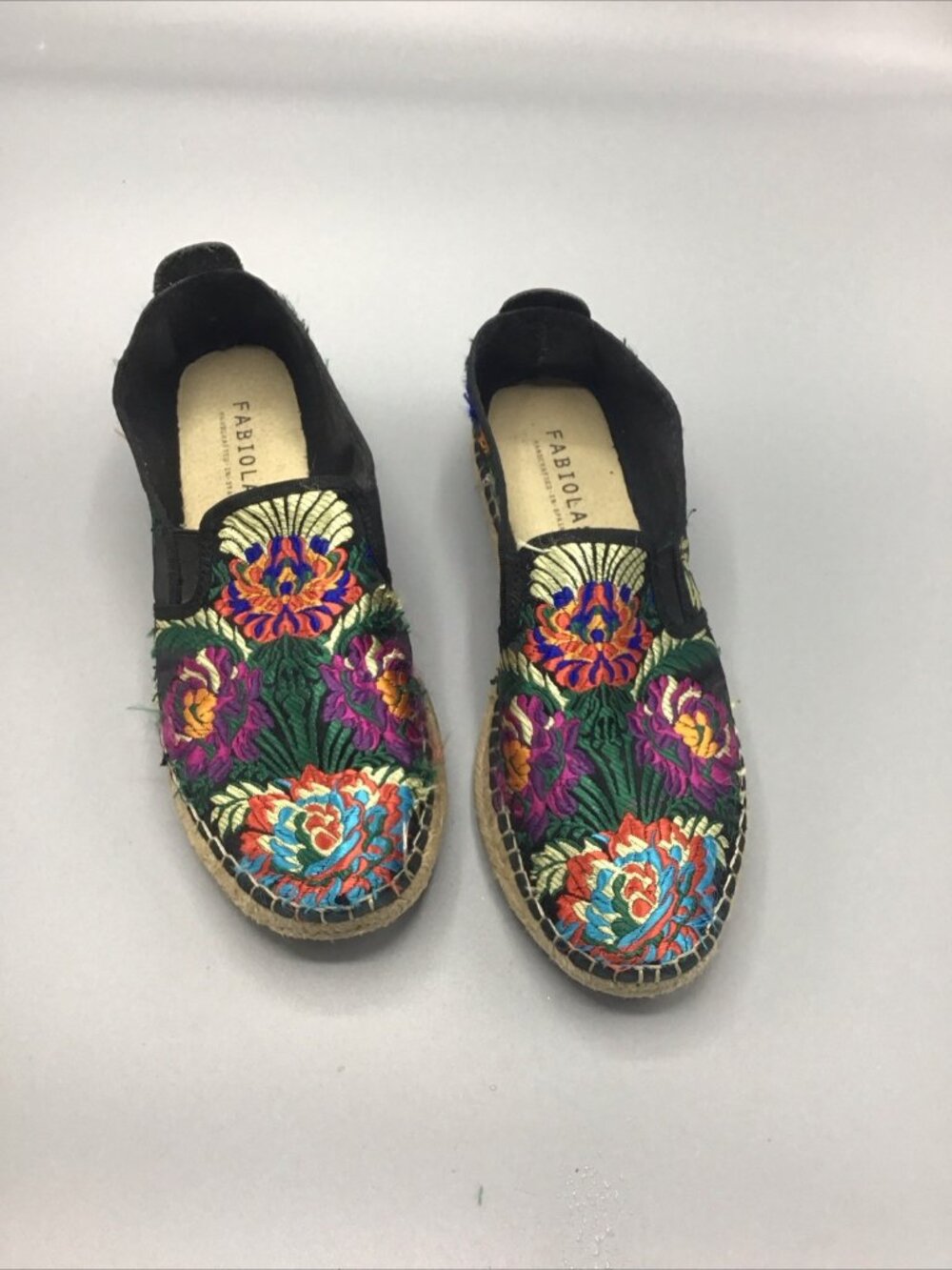 FABIOLAS Flats Shoes Size  39Euro 8 US Embroidered SPAIN Colorful Floral Slip-on